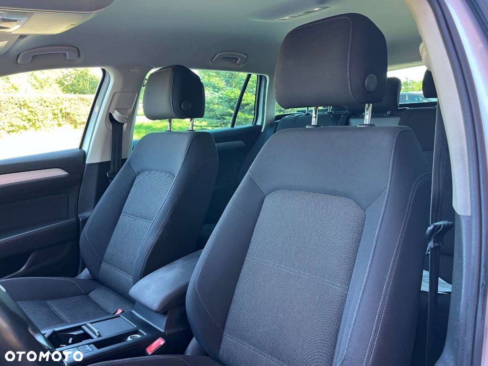 Volkswagen Passat - 31