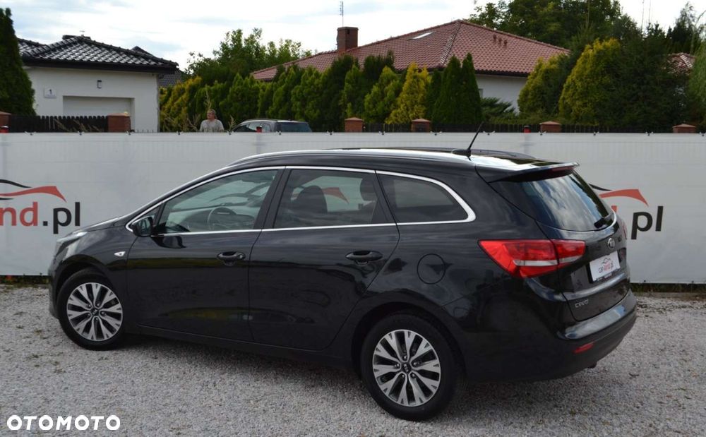 Kia Ceed 1.6 CRDi 136 ISG UEFA EURO 2016 - 10