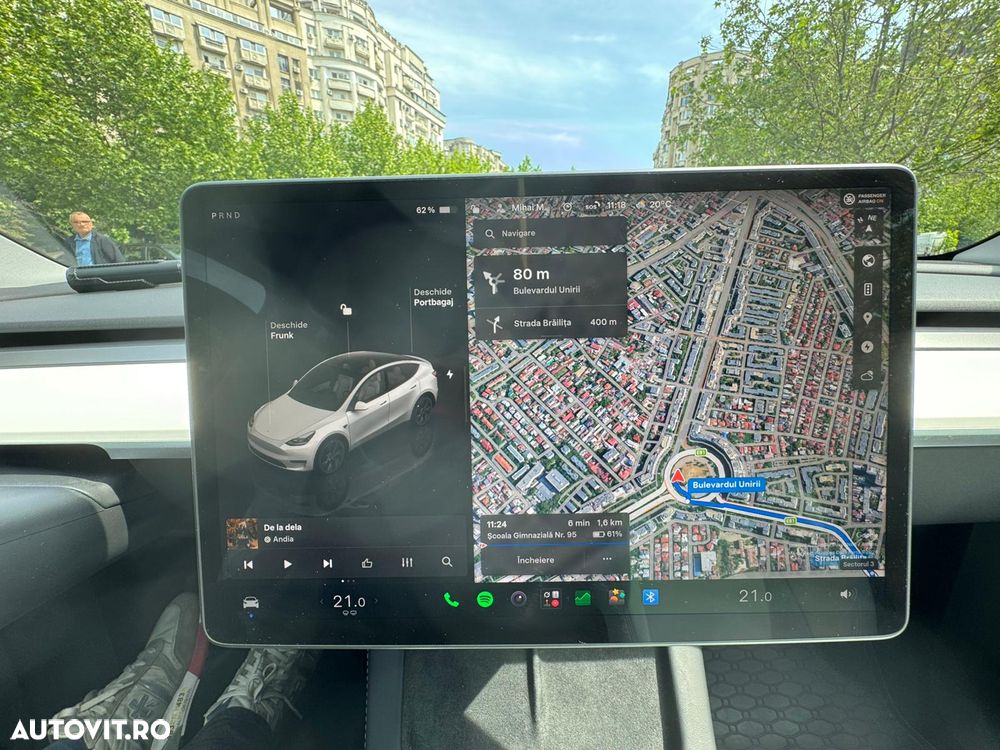 Tesla Model Y - 18