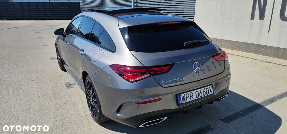 Mercedes-Benz CLA 250 E AMG Line 8G-DCT - 3