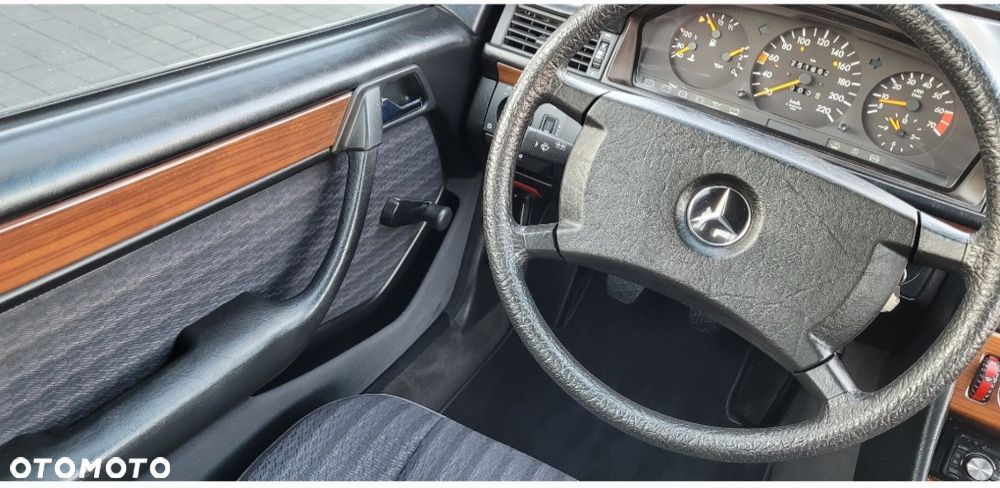 Mercedes-Benz W124 (1984-1993) - 14