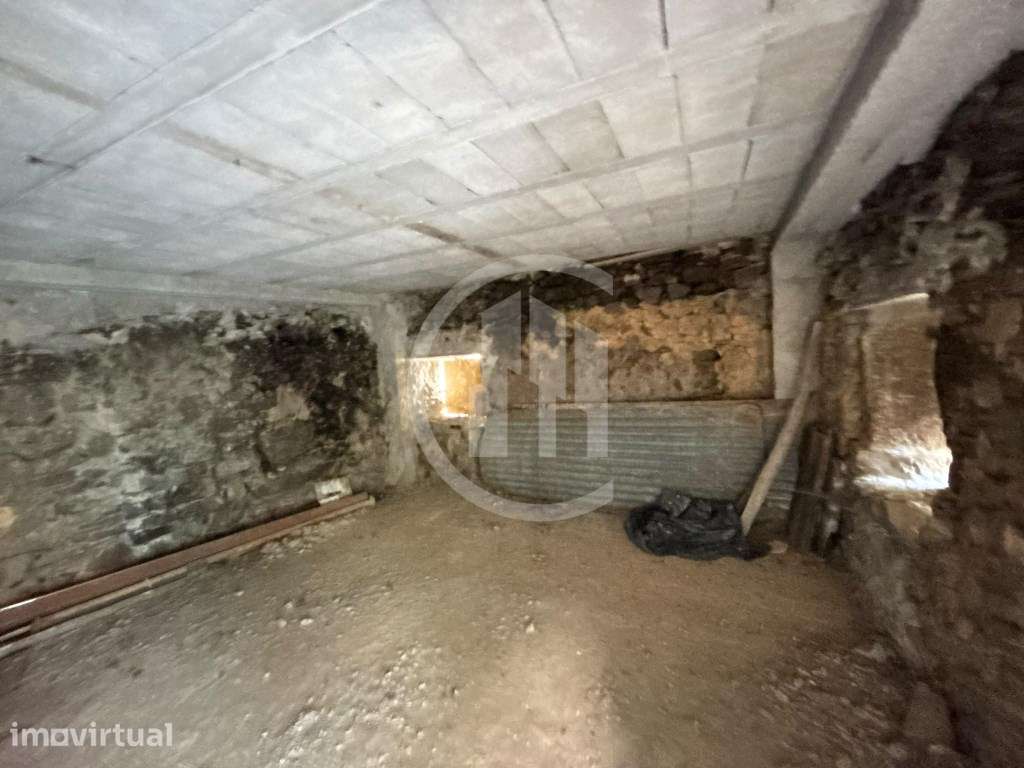 Casa de Pedra para Recuperar - Teixoso e Sarzedo, Covilhã - Grande imagem: 5/7