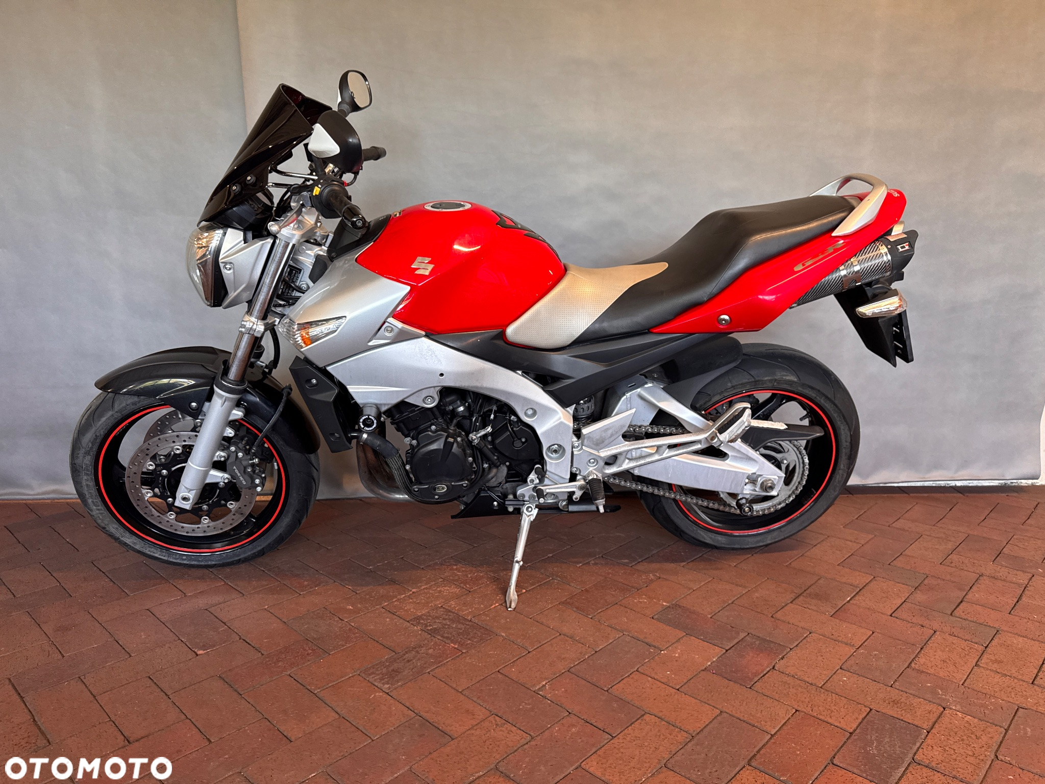 Suzuki GSR - 5
