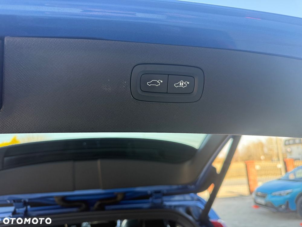 Volvo XC 90 T8 AWD Plug-In Hybrid R-Design 7os - 17