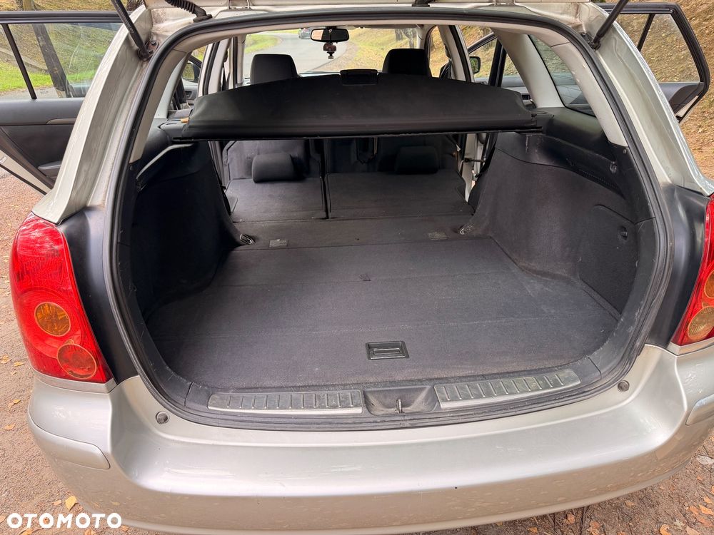 Toyota Avensis 2.0 D-4D Combi - 18