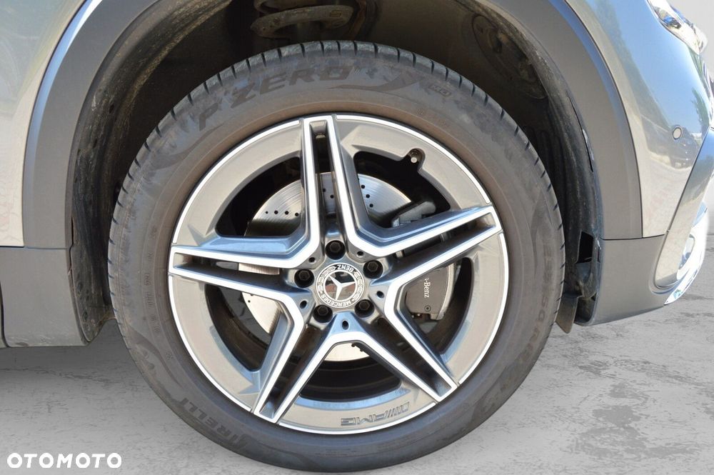 Mercedes-Benz GLB - 11