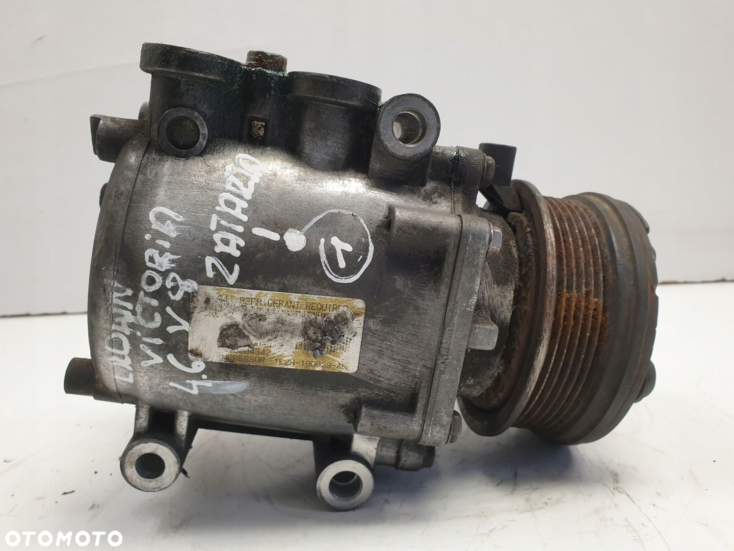 Ford Crown Victoria II 4.6 V8 SPRĘŻARKA KLIMATYZACJI pompa RF1L2H19D647AD - 4