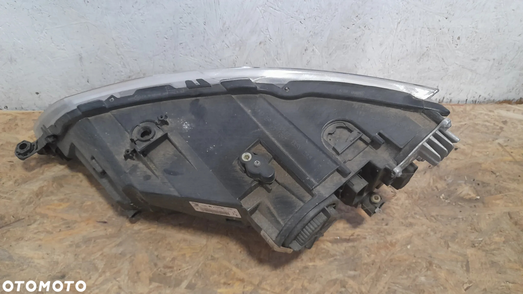 lampa reflektor prawy prawa leon 3 III 5f1941008l - 2