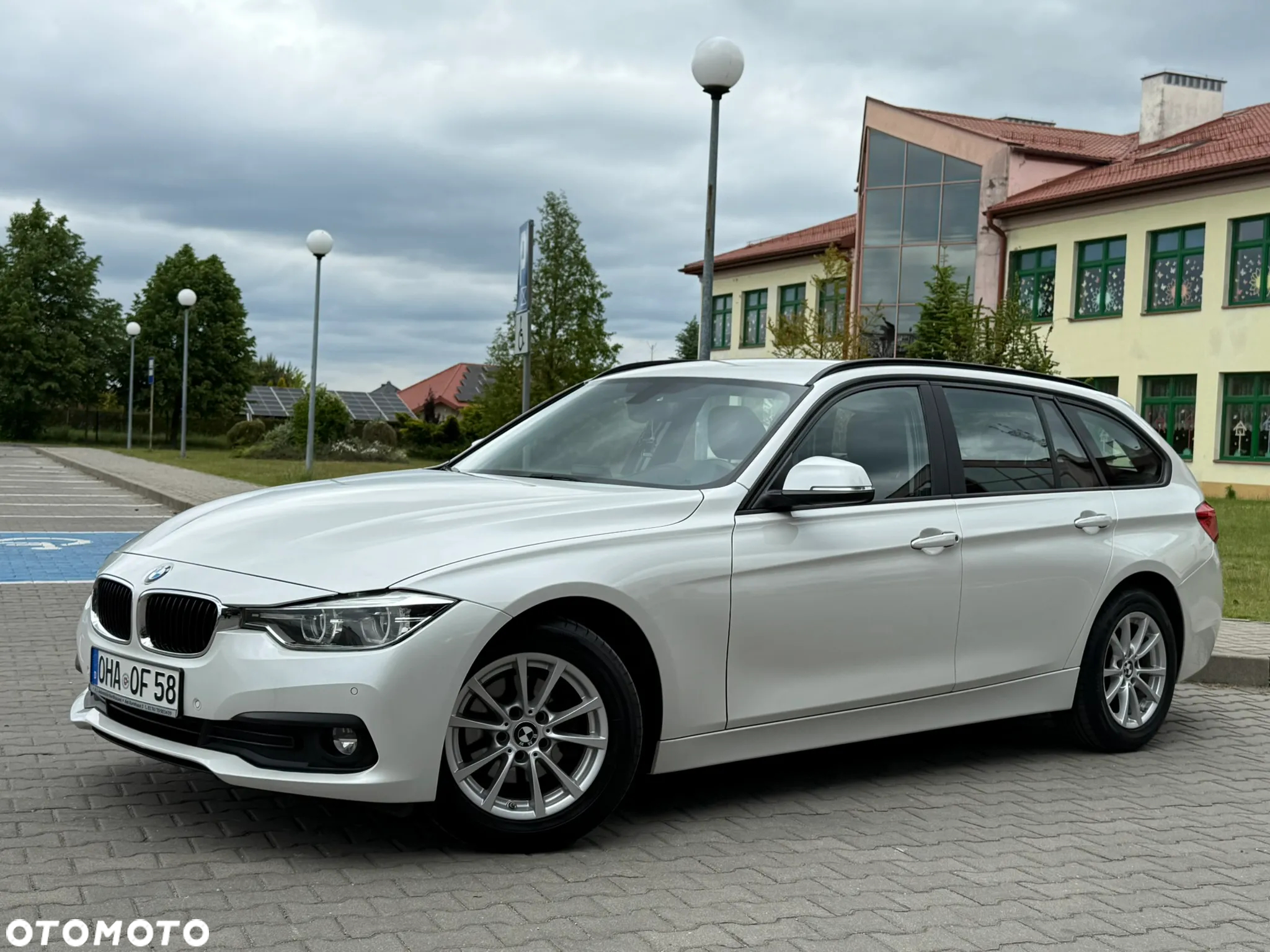 BMW Seria 3 318d Sport Line Shadow - 13