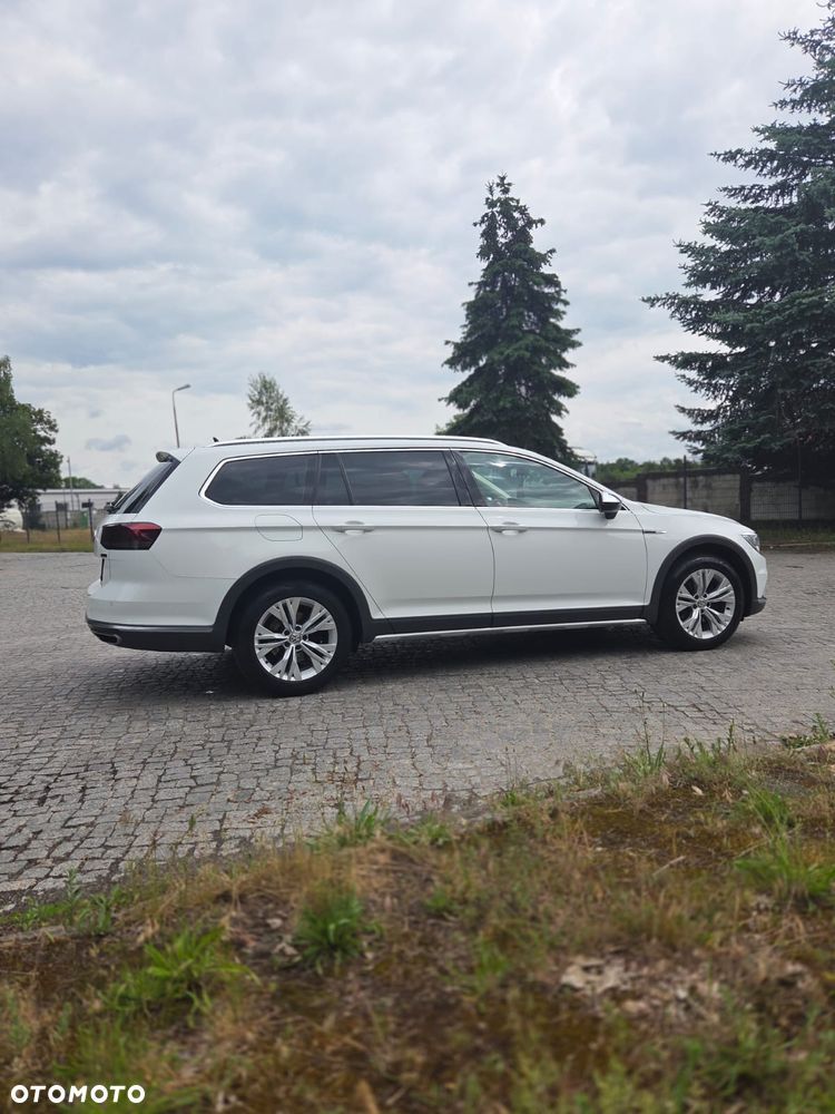 Volkswagen Passat 2.0 TDI SCR 4Mot DSG Comfortline - 11