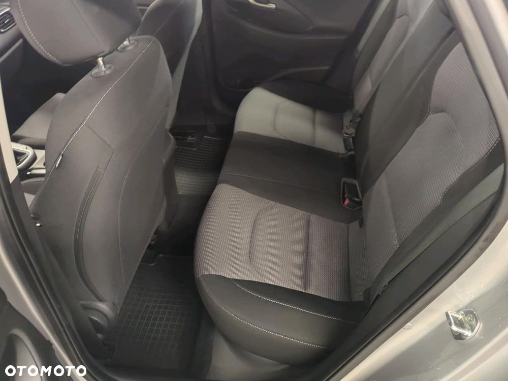 Hyundai i30 1.5 DPI Classic + - 15