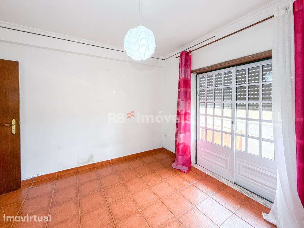 Apartamento T3 c/ Varanda, Garagem e Sótão - no Rossio, em Abrantes - Grande imagem: 5/30