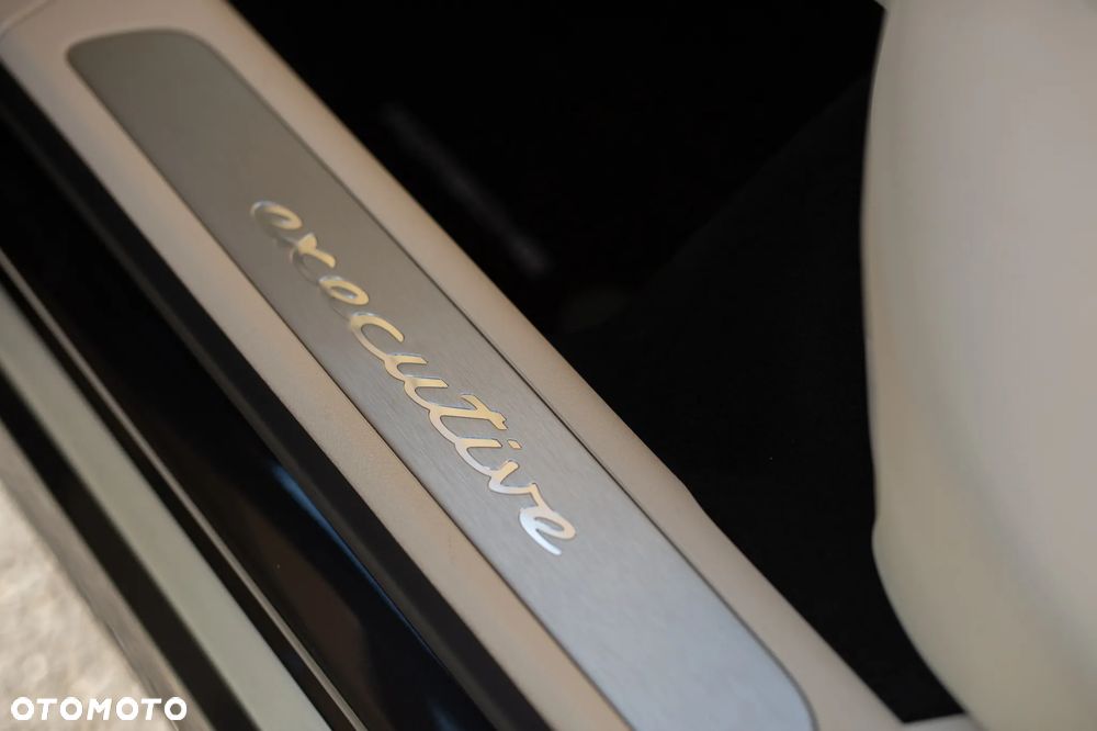 Porsche Panamera Turbo Executive - 15