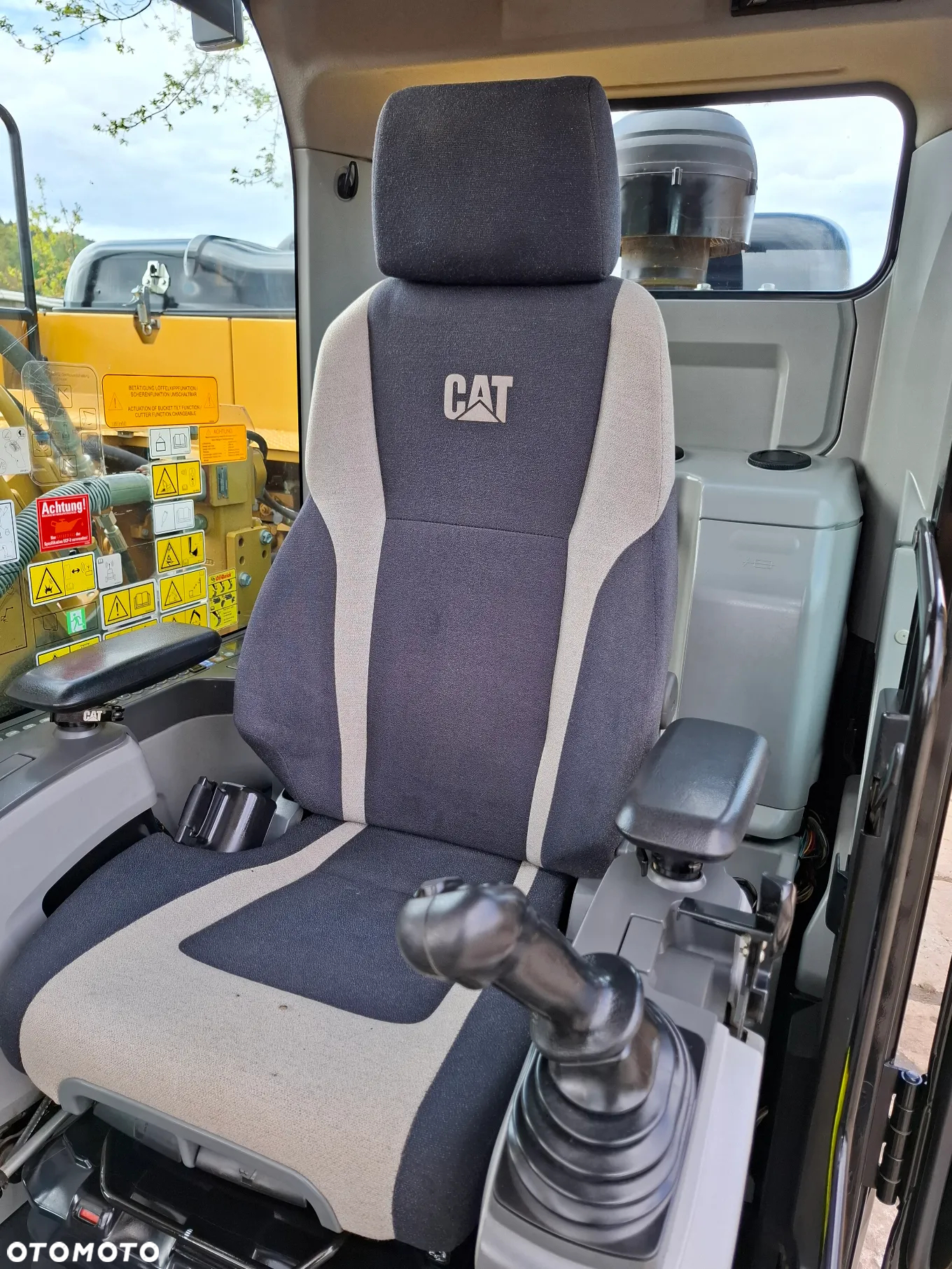 Caterpillar CAT 323 FL - 28