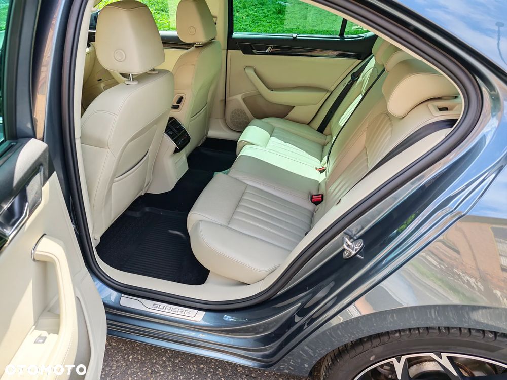 Skoda Superb 2.0 TSI 4x4 L&K DSG - 25