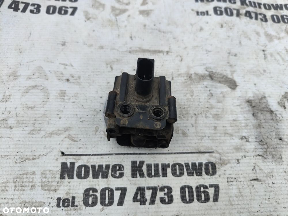 BMW E61 Elektrozawór Rozdzielacz zawieszenia pneumatyki - 3
