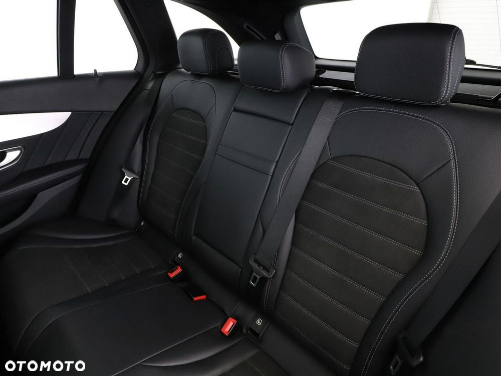 Mercedes-Benz Klasa C 200 4Matic 9G-TRONIC AMG Line - 18