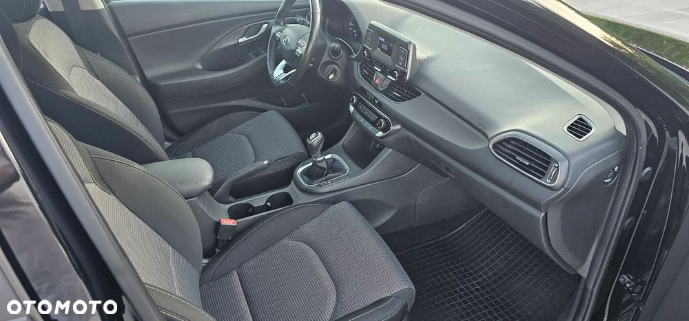 Hyundai i30 1.5 DPI Classic + - 15
