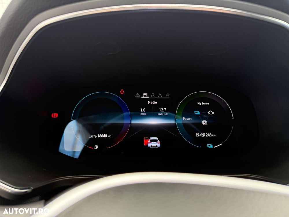 Renault Captur E-Tech PHEV 160 Techno - 8