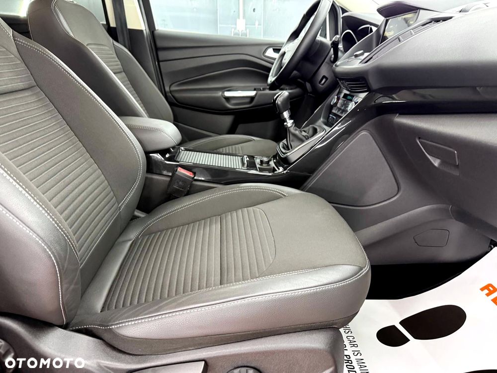 Ford Kuga 1.5 EcoBoost 2x4 Titanium - 30