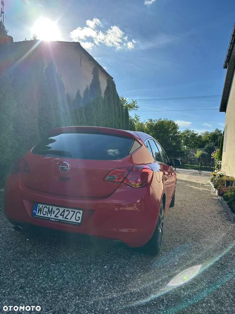 Opel Astra 1.6 T Cosmo - 4