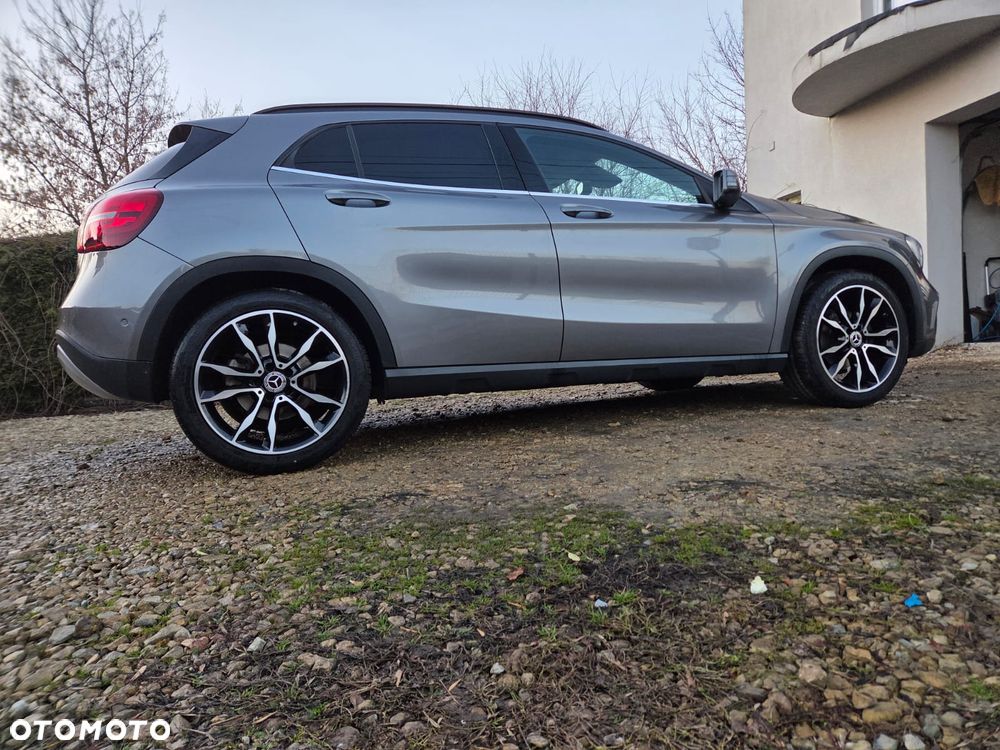 Mercedes-Benz GLA 180 - 7