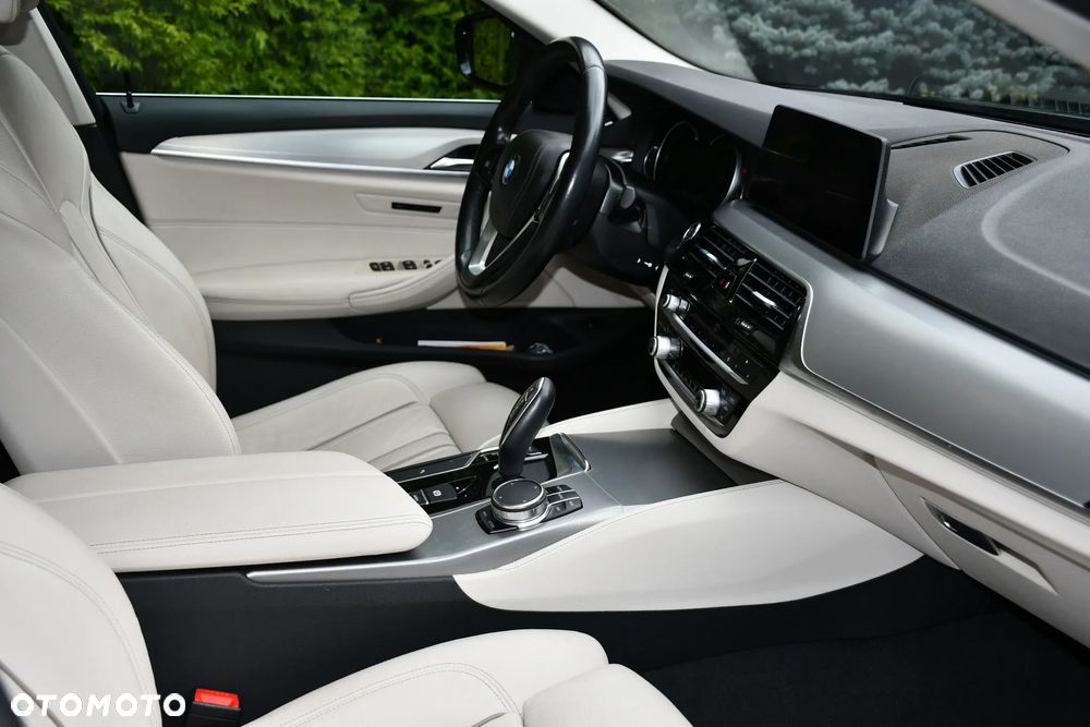 BMW Seria 5 518d Luxury Line sport - 10