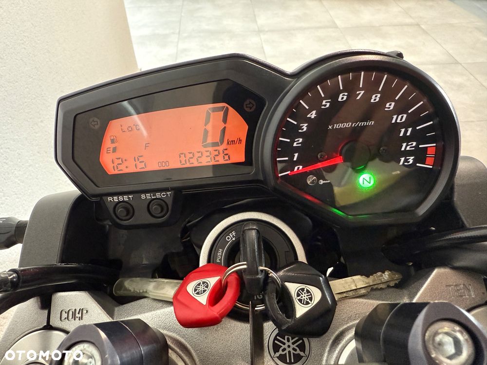 Yamaha FZ - 12