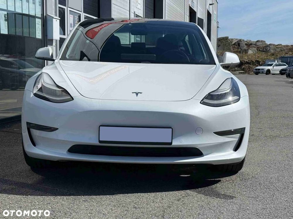 Tesla Model 3 Langstreckenbatterie Allradantrieb Dual Motor Performance - 4