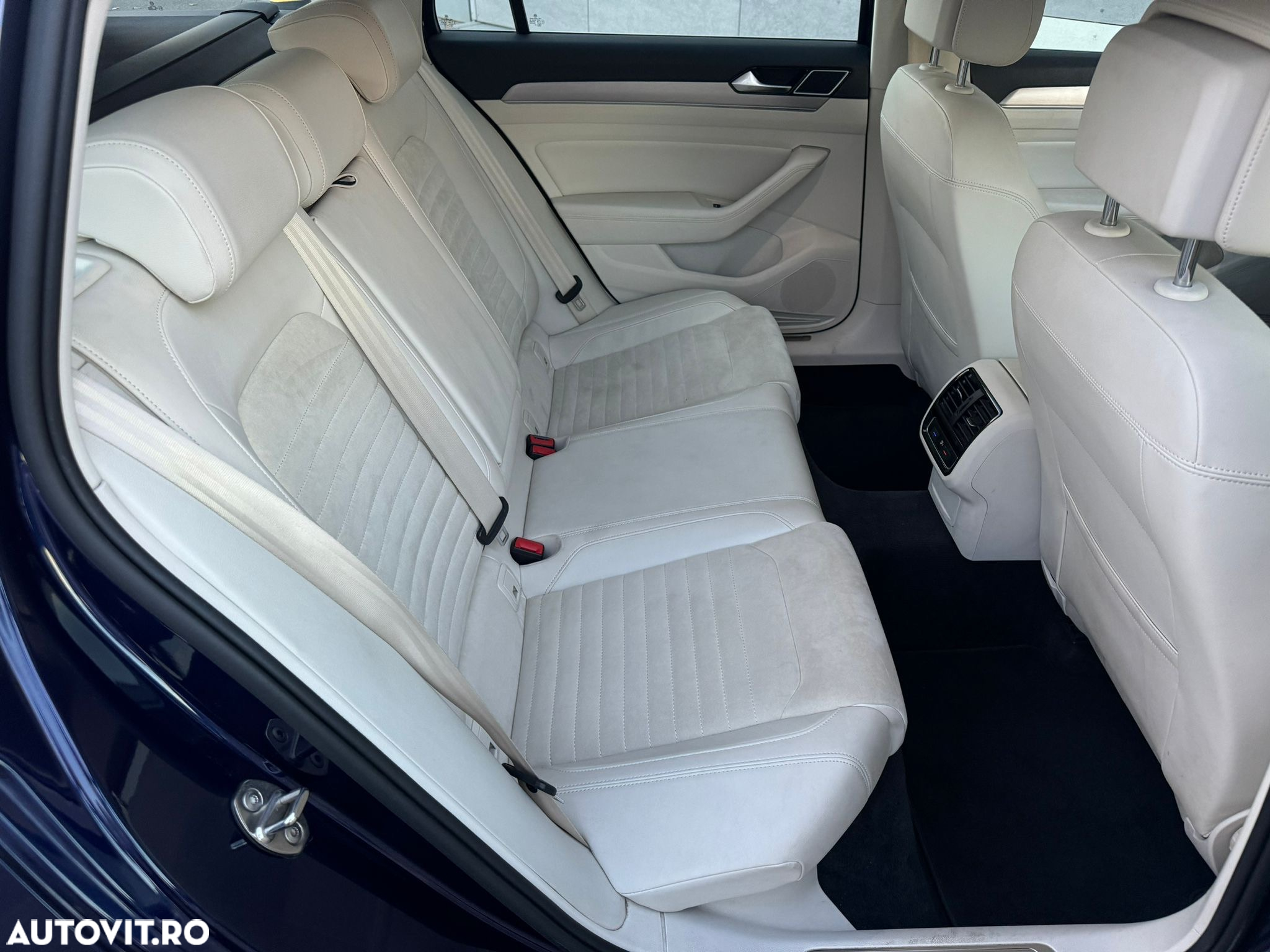 Volkswagen Passat Variant 2.0 TDI DSG Highline - 11