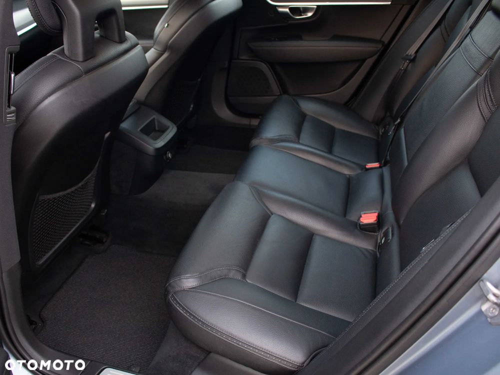 Volvo V90 D4 AWD Momentum - 29