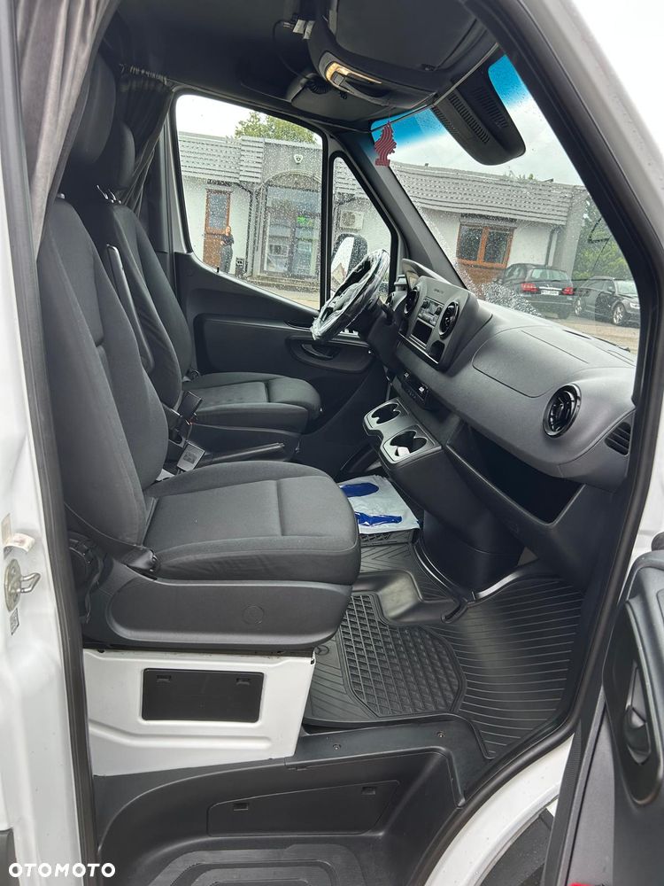 Mercedes-Benz Sprinter - 20
