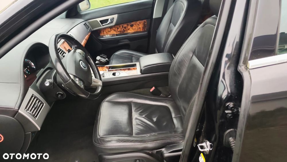 Jaguar XF 2.7 V6 Premium Luxury - 5
