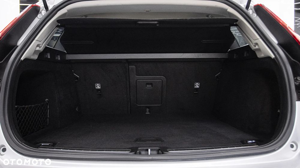 Volvo V60 B4 D Momentum Pro - 29