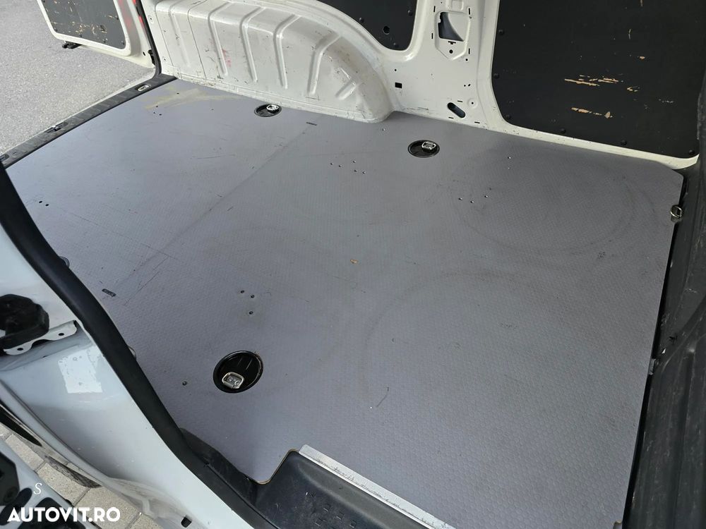 Volkswagen Caddy - 17