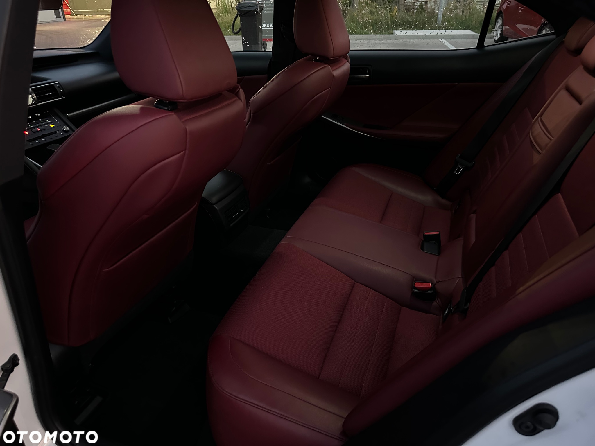 Lexus IS 200t / 300 F Sport - 10