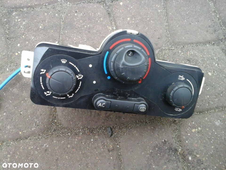 PANEL NAWIEWU KLIMATYZACJA RENAULT CLIO 3 III 3 d 05-09 - 2