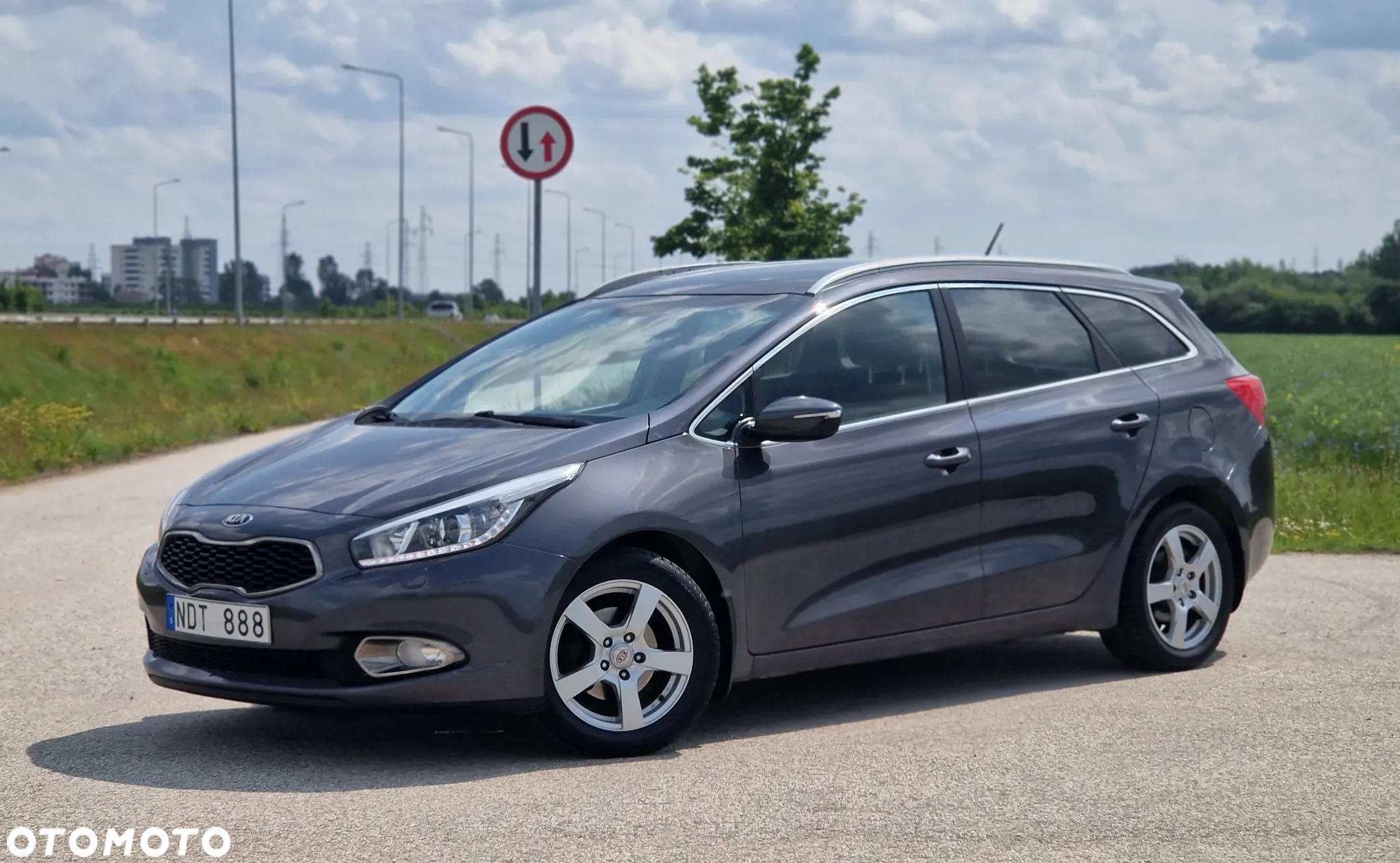 Kia Ceed - 11