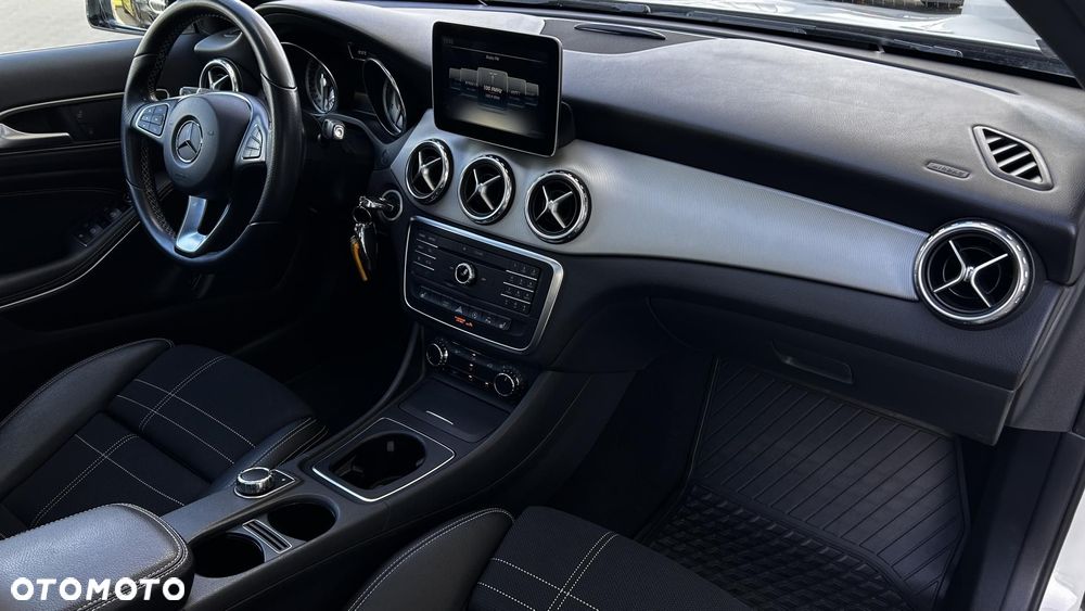 Mercedes-Benz GLA - 23