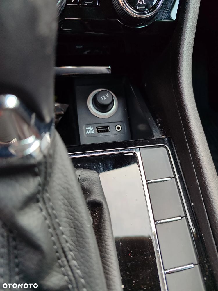 Skoda Superb 2.0 TDI L&K DSG - 31