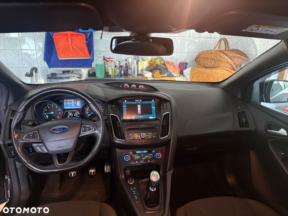 Ford Focus 1.5 EcoBoost ST-Line - 14