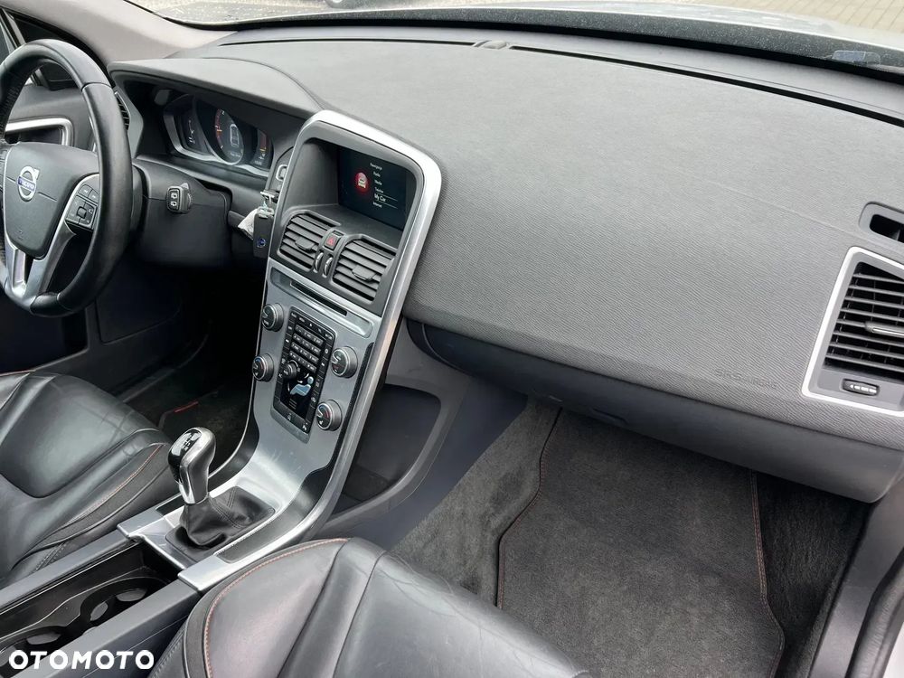 Volvo XC 60 D3 Drive-E Ocean Race - 13