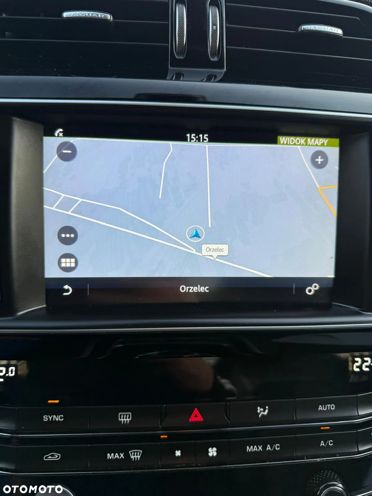 Jaguar XE 2.0 D R-Sport - 12