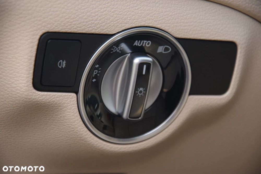 Mercedes-Benz GLA 200 7G-DCT Urban - 37