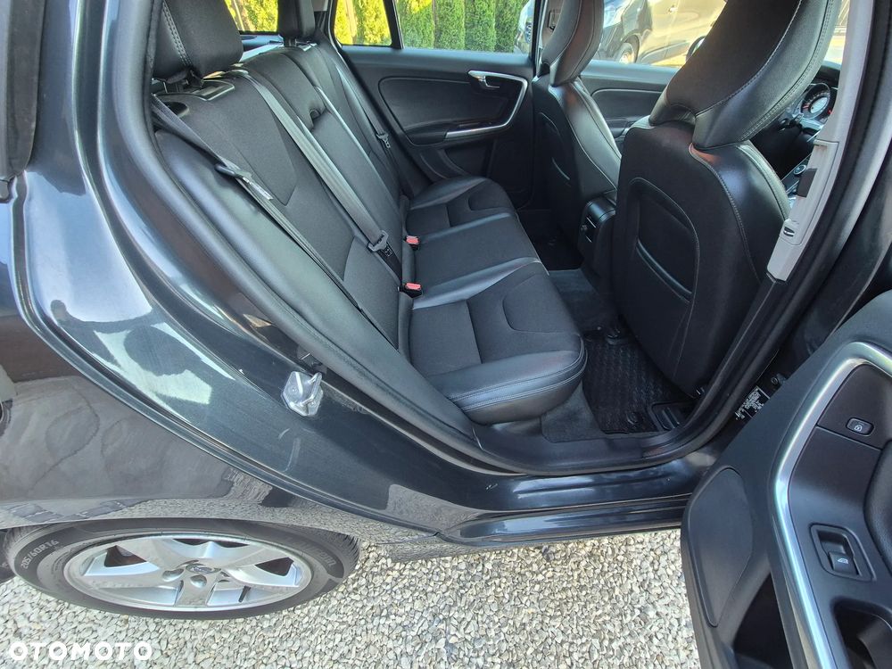 Volvo V60 D2 Drive-E Momentum - 14