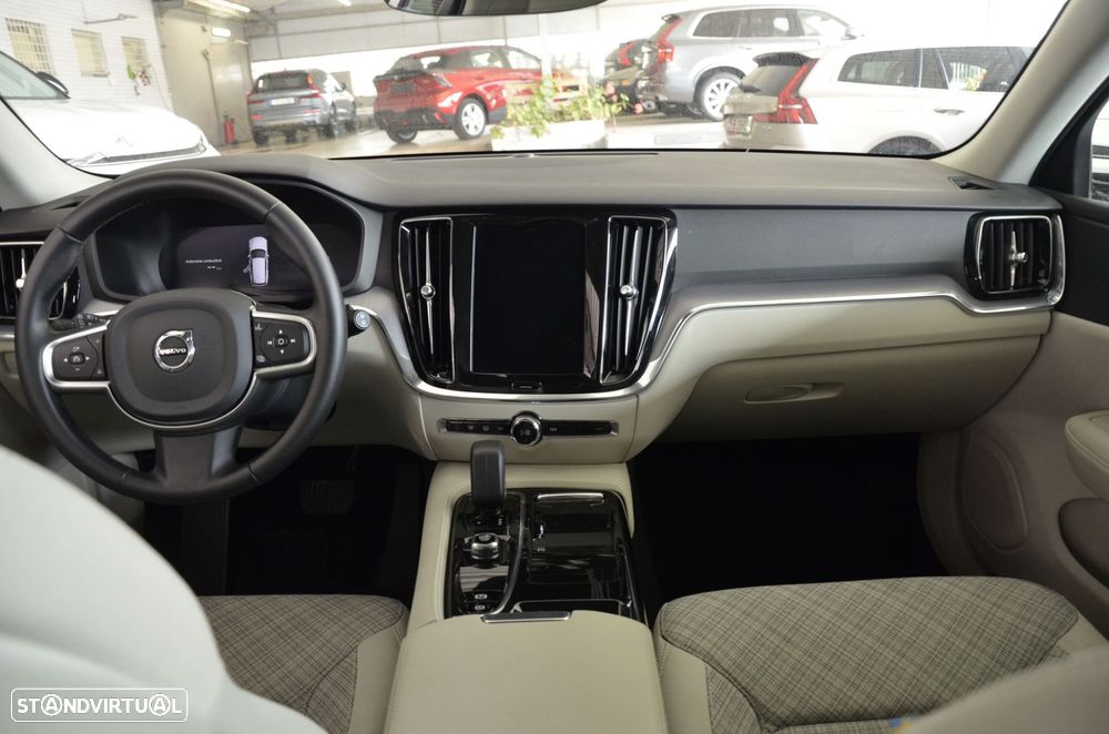 Volvo V60 2.0 T6 AWD TE Core - 24