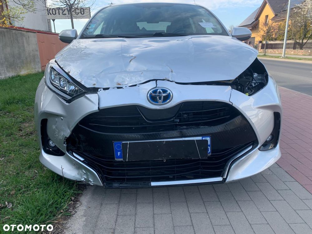 Toyota Yaris Hybrid 100 Selection Platinum - 2