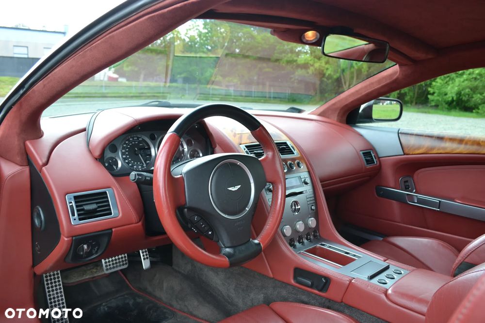 Aston Martin DB9 Touchtronic - 9