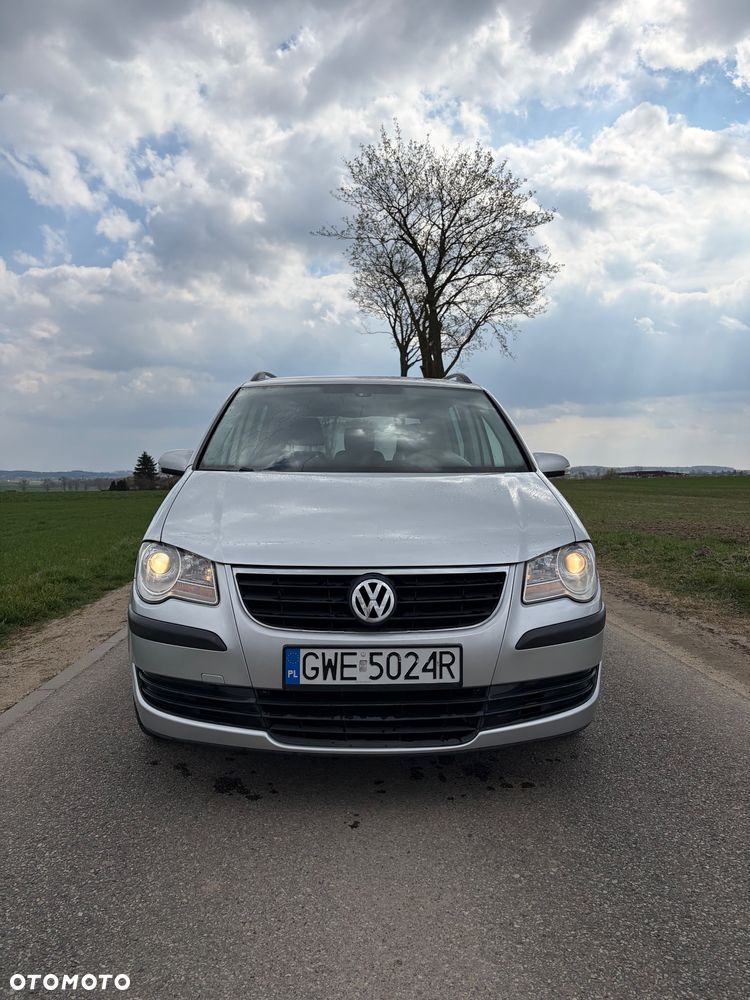 Volkswagen Touran 1.9 TDI DPF BlueMot Conceptline - 3