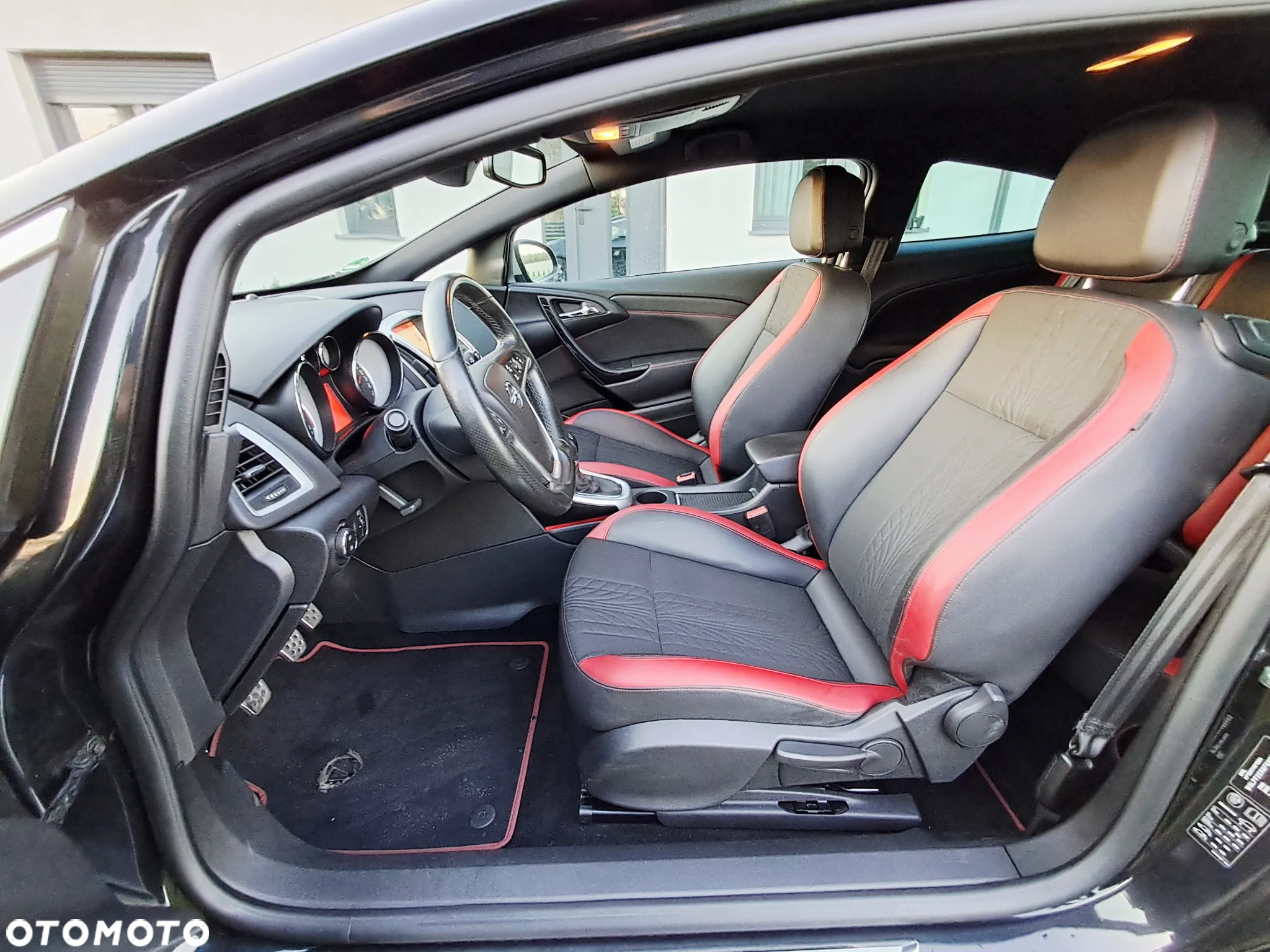 Opel Astra IV GTC 2.0 CDTI Bi-Turbo S&S - 12